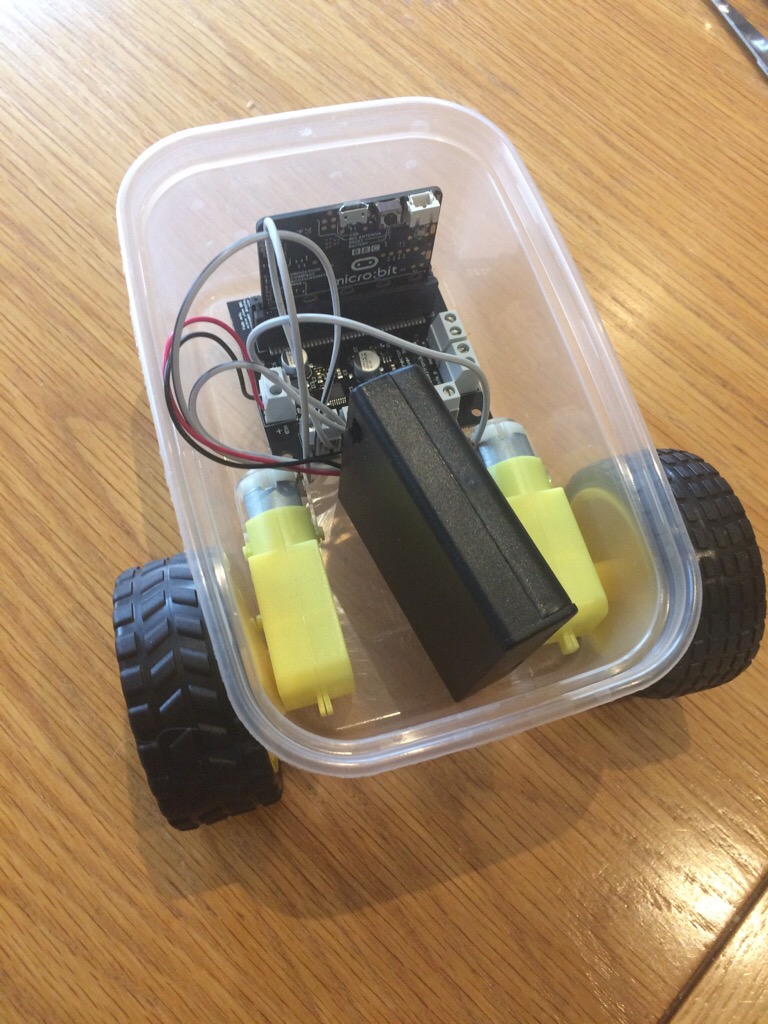 Micro:bit lunch box buggy